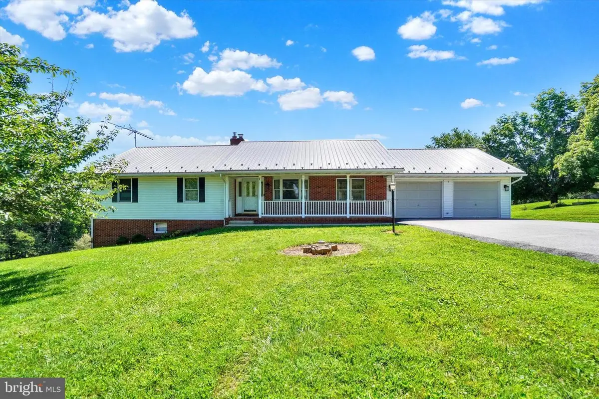3594 Apple Ct, Stewartstown, PA 17363 - #1