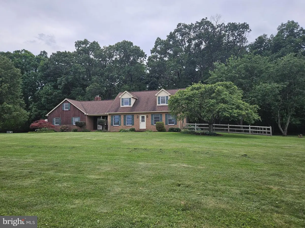 1675 Beck Mill Rd, Hanover, PA 17331 - #1