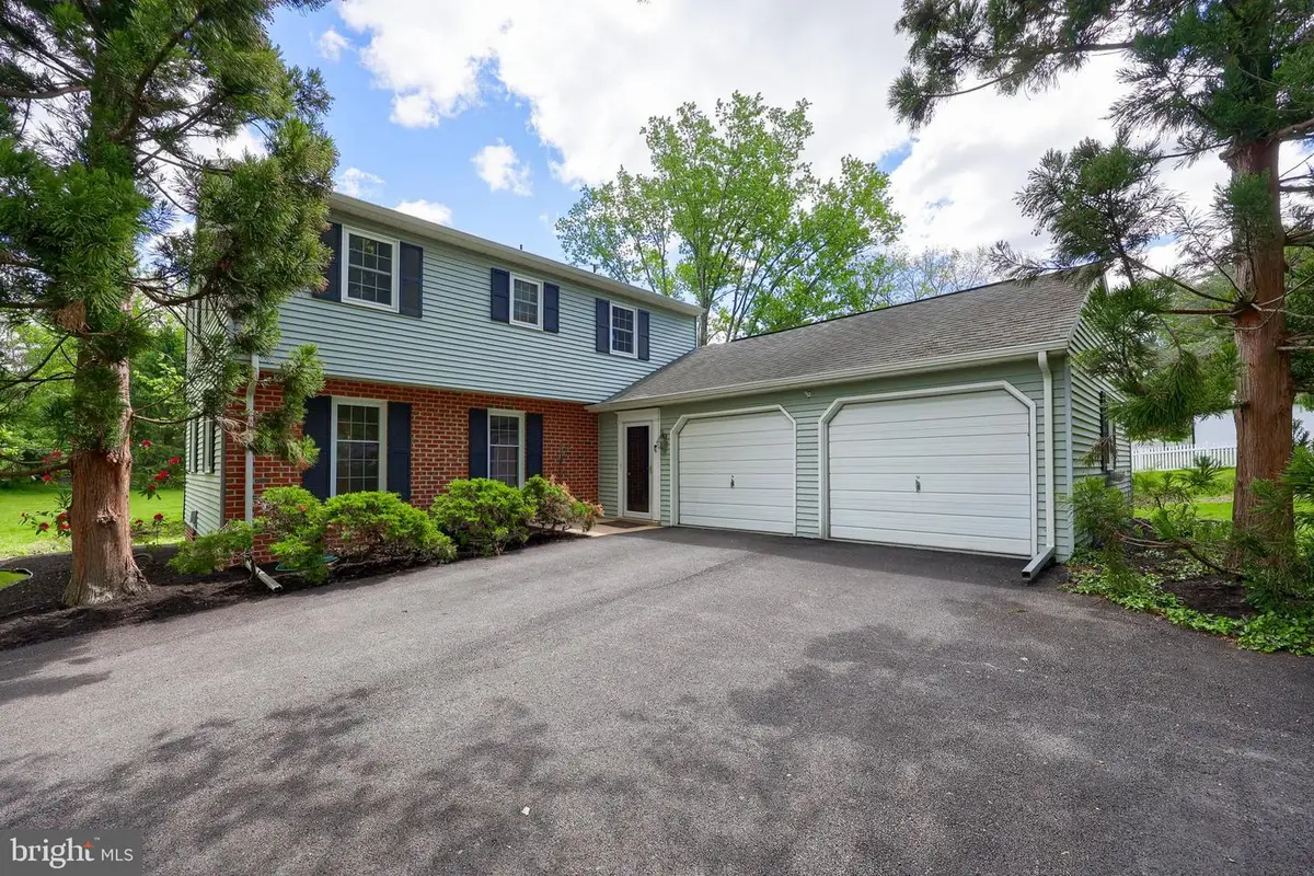 2105 Southbrook Dr, York, PA 17403 - #1