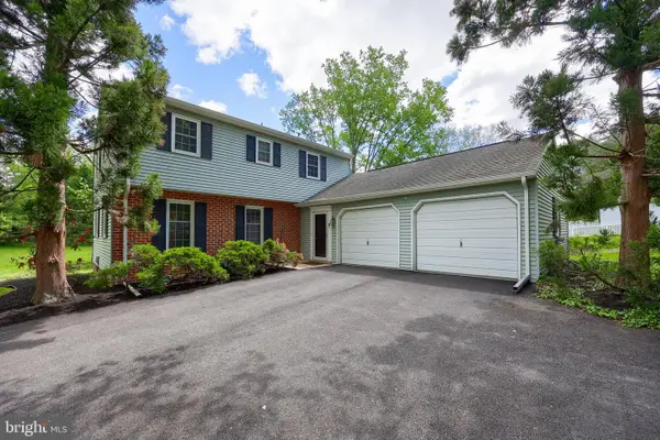 2105 Southbrook Dr, YORK, PA 17403