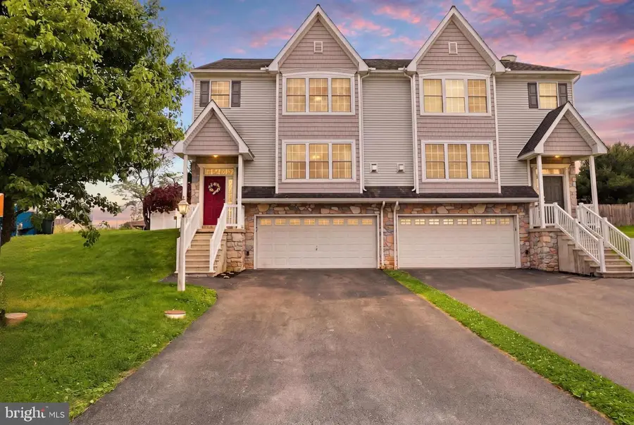 560 Nantucket Dr, Red Lion, PA 17356 - #2