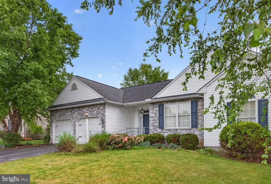 275 Silver Maple Ct, Mount Wolf, PA 17347 - #2