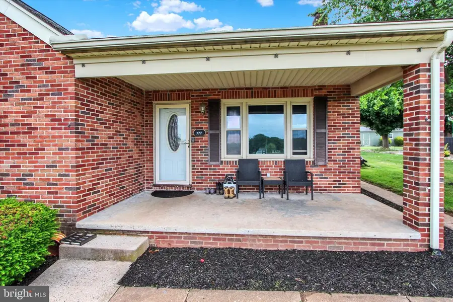 177 S 6th St, Mount Wolf, PA 17347 - #2