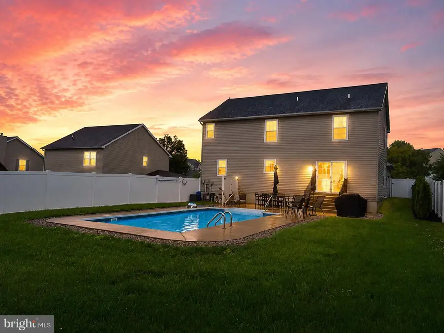 604 Bartlett Dr, Dallastown, PA 17313 - #2