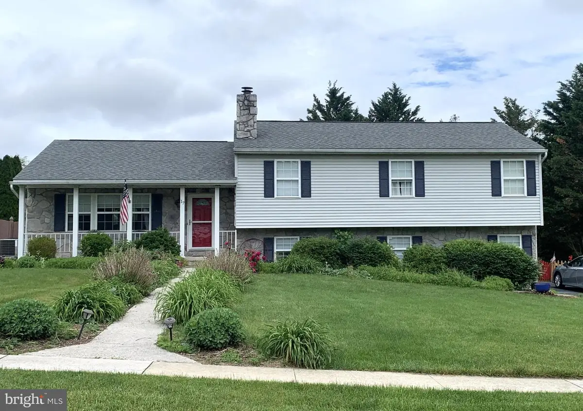 17 Ecker Ave, Stewartstown, PA 17363 - #1