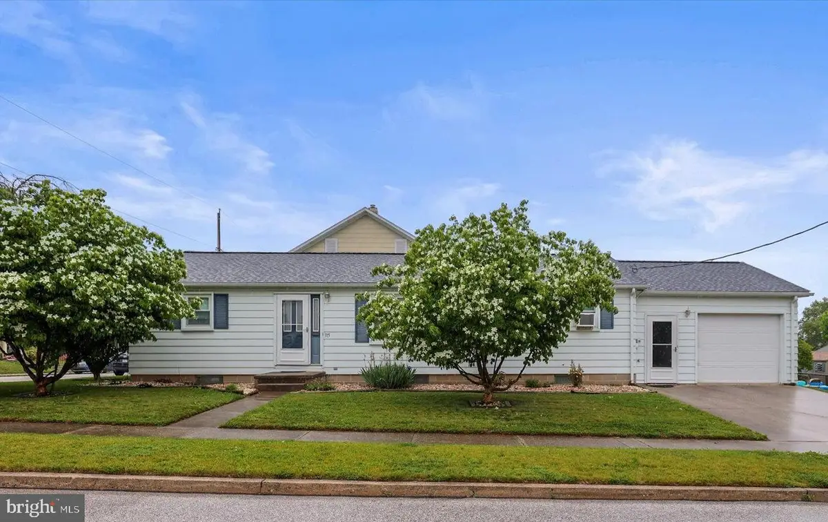 315 5th St, Hanover, PA 17331 - #1