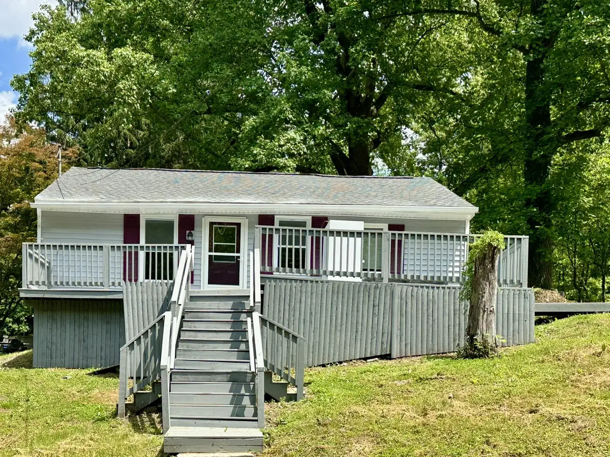 645 Park St, Manchester, PA 17345 - #1