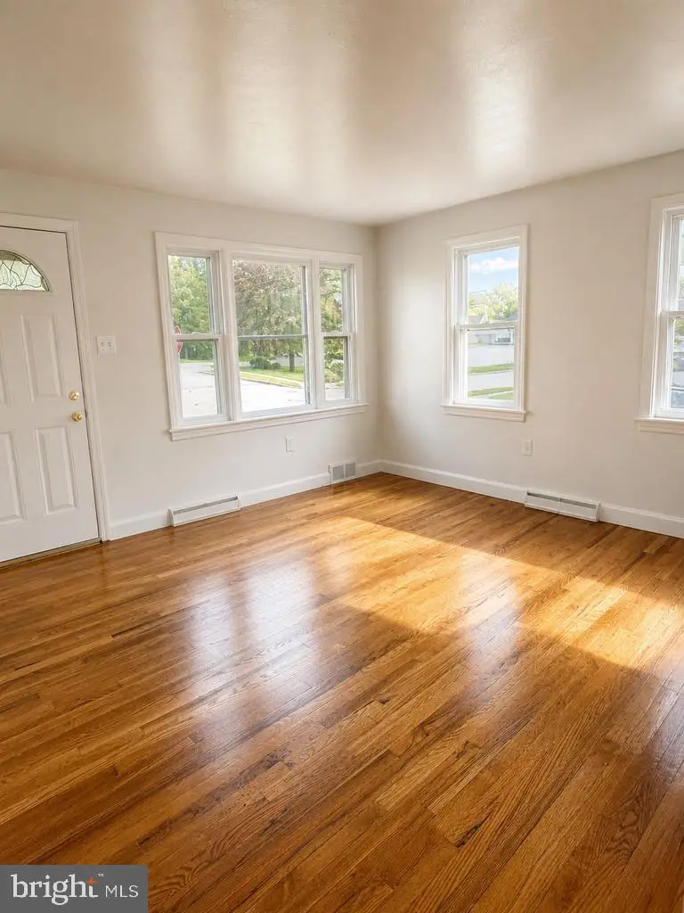 102 N Oxford St, East York, PA 17402 - #3