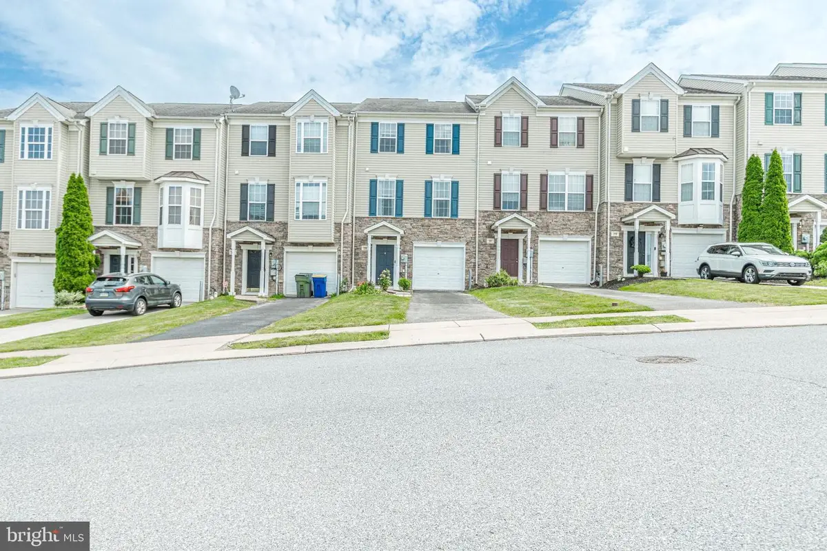 206 Bruaw Dr, York, PA 17406 - #1