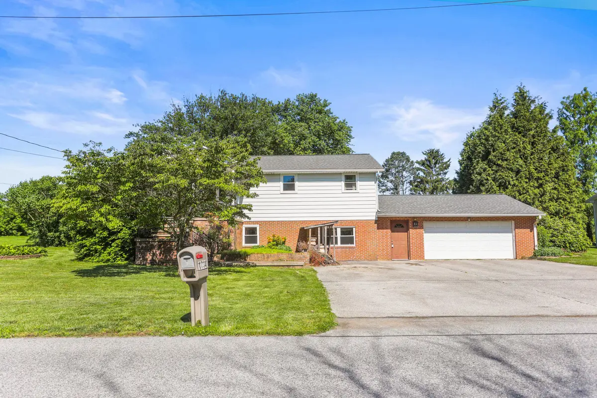 1734 Cemetery Rd, York, PA 17408 - #1