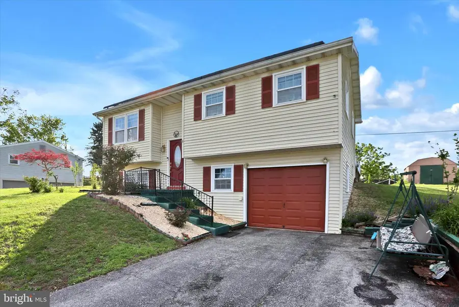 3269 Night In Gale Dr, Dover, PA 17315 - #2