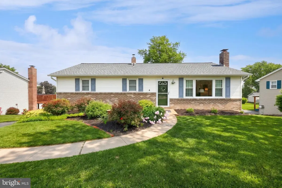 221 Perry Ave, York, PA 17408 - #1