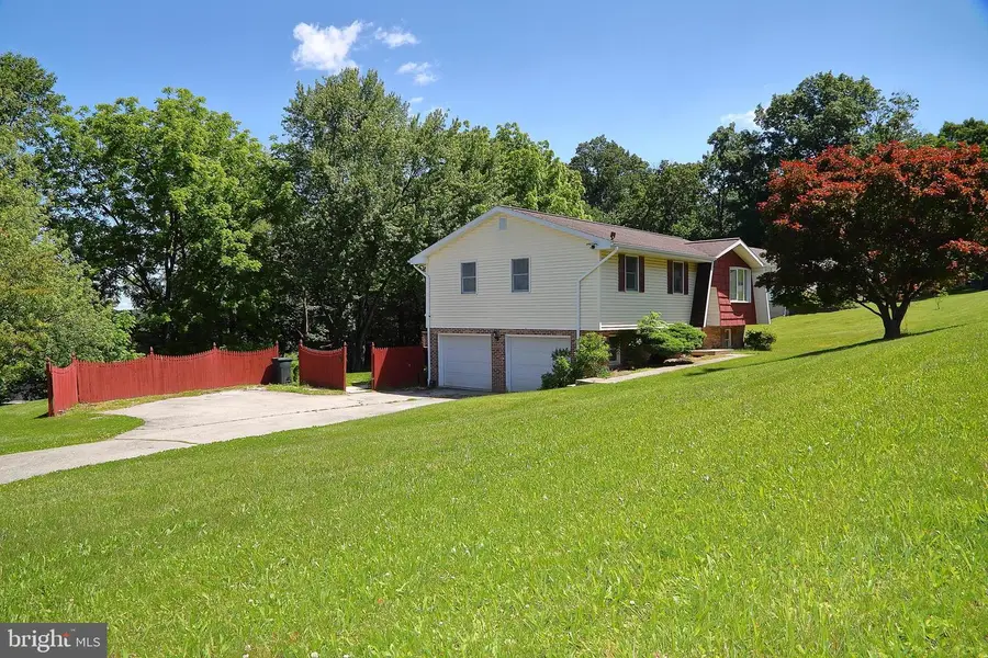 115 Greenwood Rd, Spring Grove, PA 17362 - #2