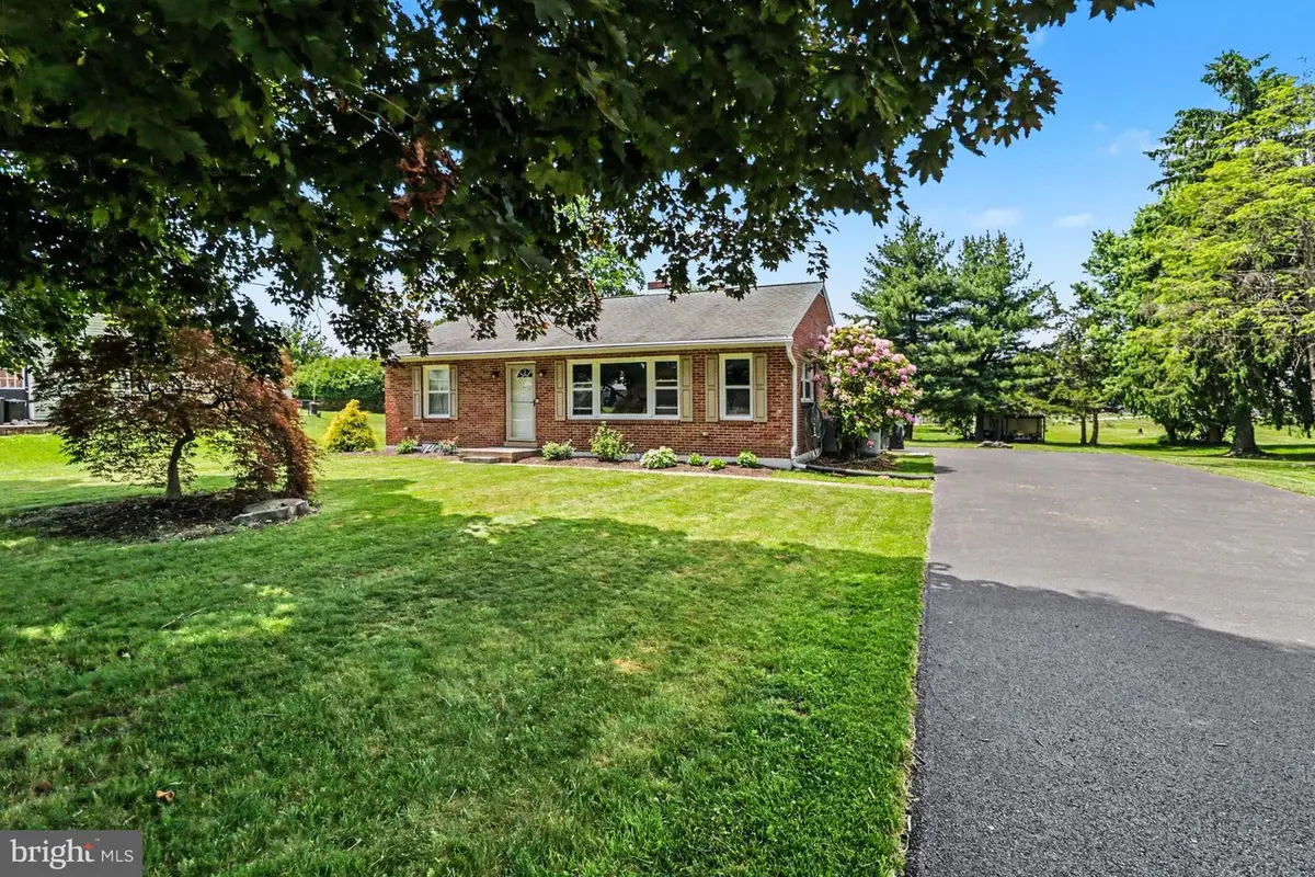 829 Old Forge Rd, New Cumberland, PA 17070 - #1