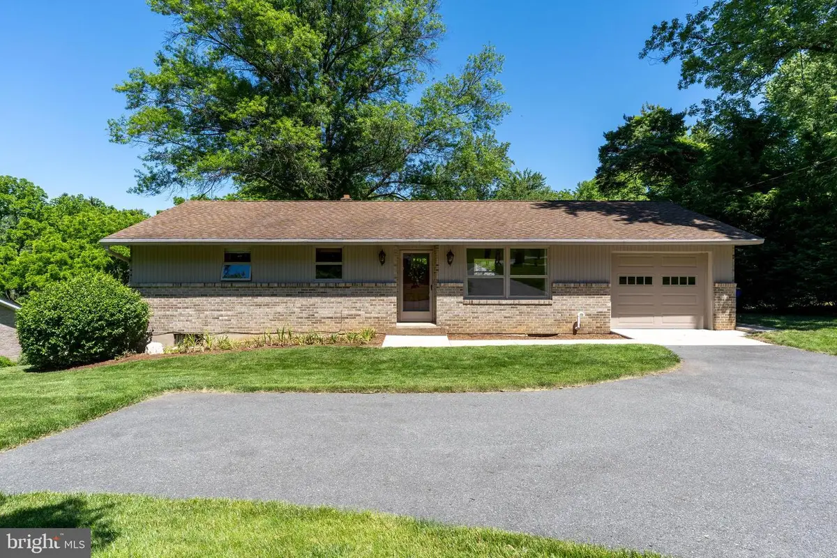 4156 Wilshire Dr, York, PA 17402 - #1