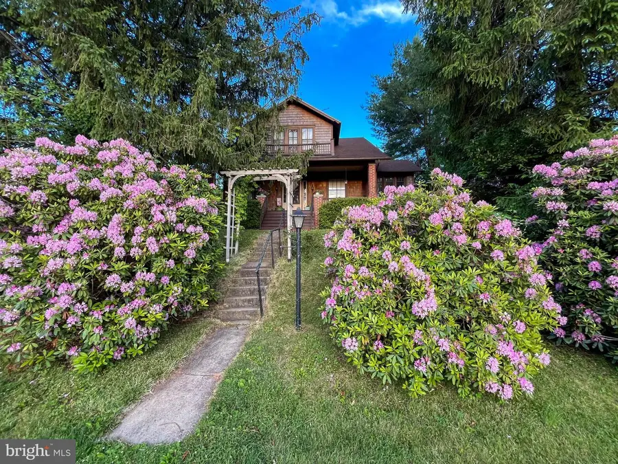135 Park Ave, Glen Rock, PA 17327 - #2