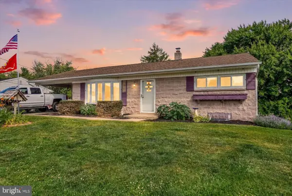 2504 Berkshire Ln, DOVER, PA 17315