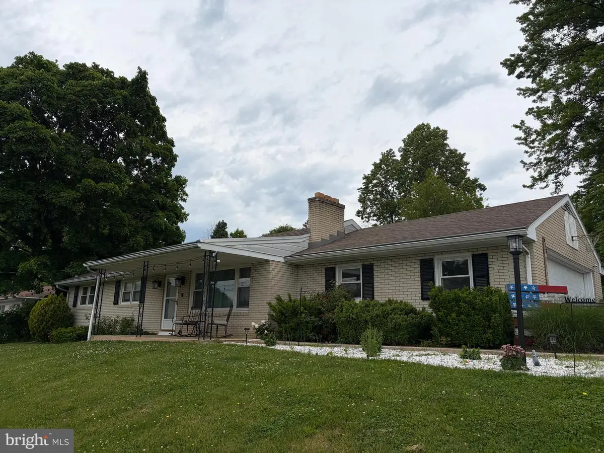 613 Chronister St, York, PA 17406 - #1