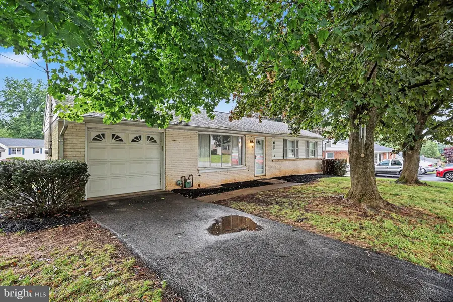 3 Lexington Dr, Shrewsbury, PA 17361 - #3