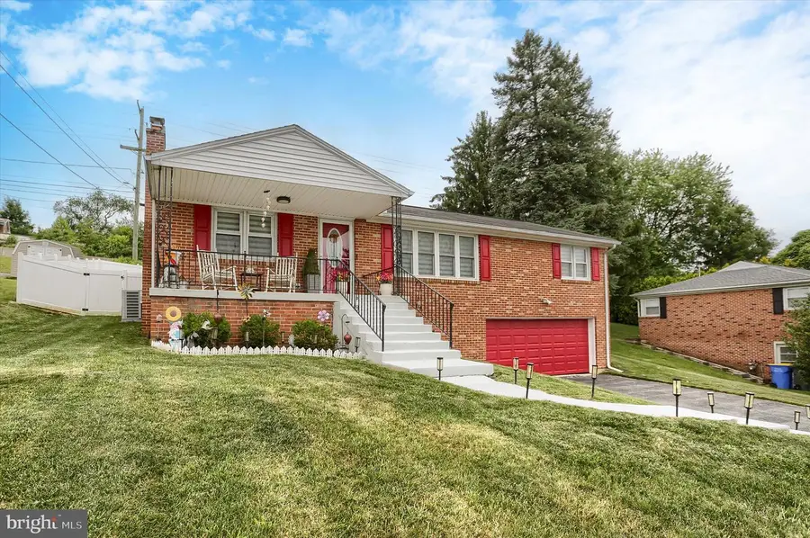 2508 Eastwood Dr, York, PA 17402 - #2