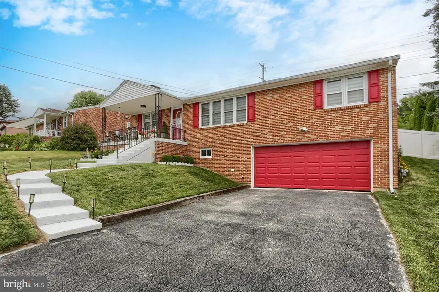 2508 Eastwood Dr, York, PA 17402 - #3