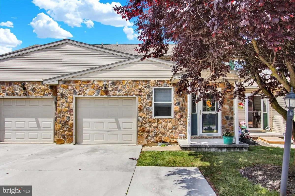 409 Springbrook Ct, Hanover, PA 17331 - #1