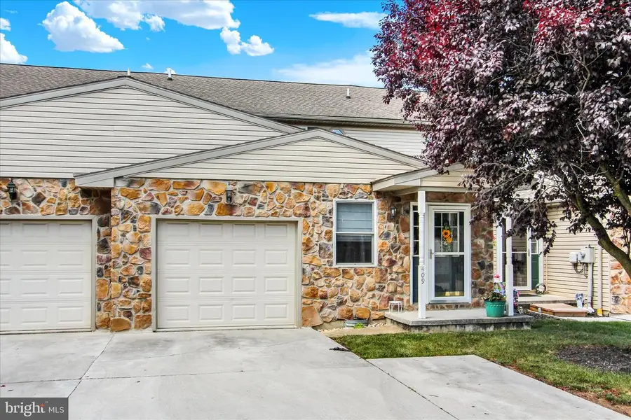 409 Springbrook Ct, Hanover, PA 17331 - #2
