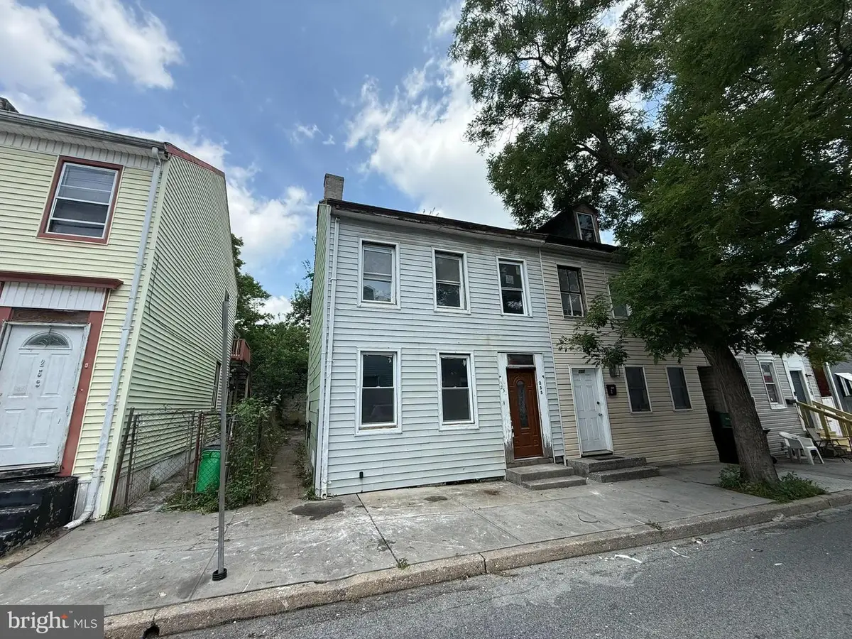 255 E Walnut St, York, PA 17403 - #1