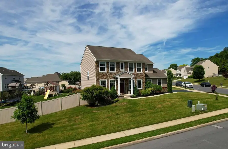 304 Braddock Dr, Etters, PA 17319 - #2
