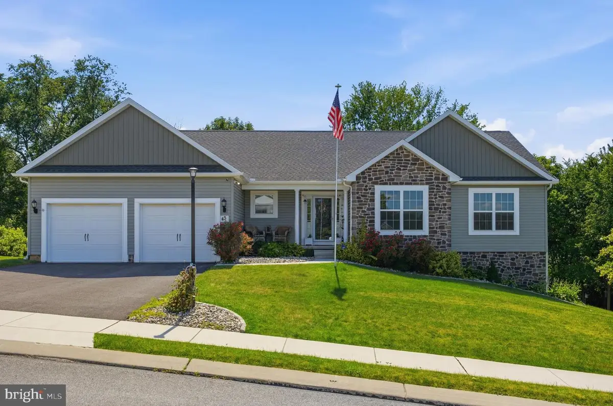 43 Huntmaster Dr, Hanover, PA 17331 - #1