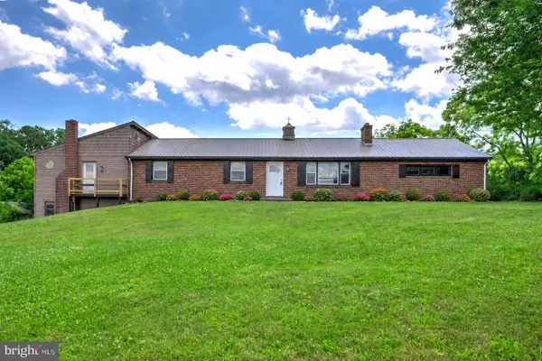 2885 Stoverstown Rd, SPRING GROVE, PA 17362