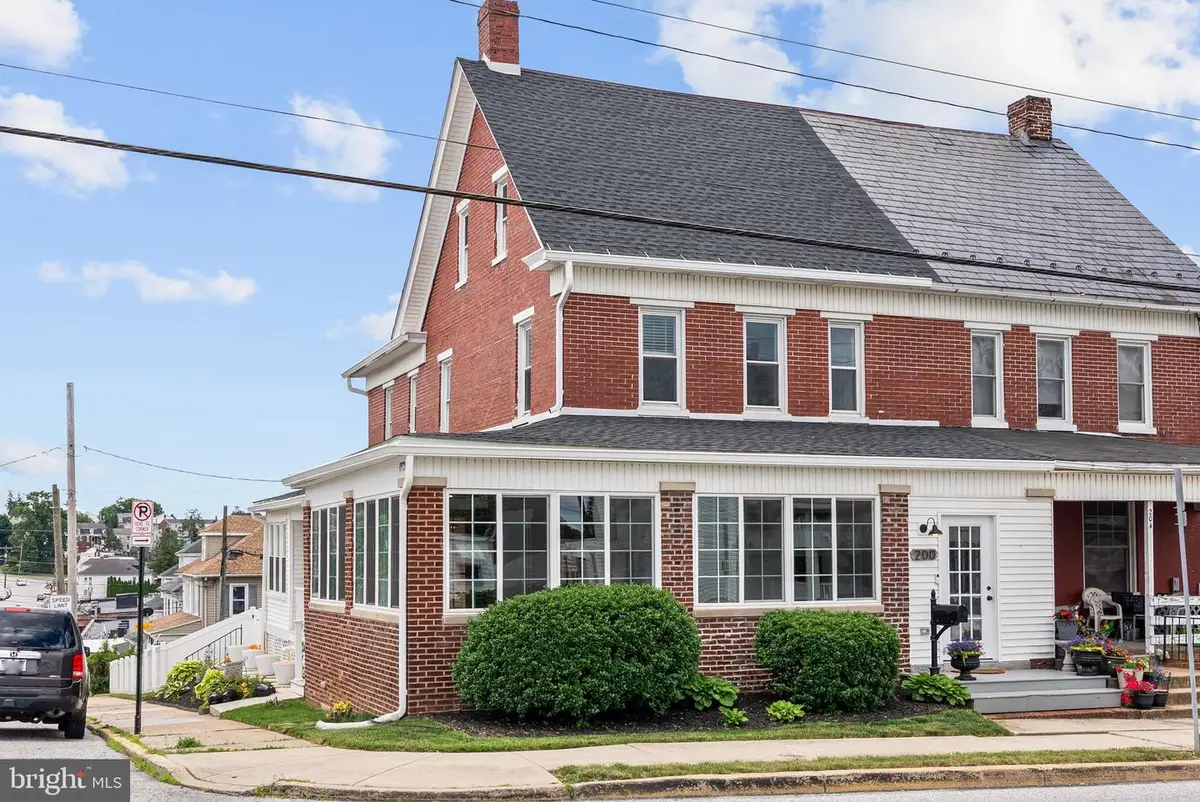 200 W High St, Red Lion, PA 17356 - #1
