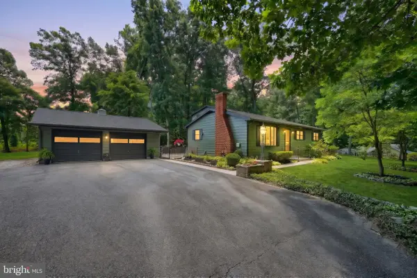 6106 E Hill Top Dr E, SPRING GROVE, PA 17362