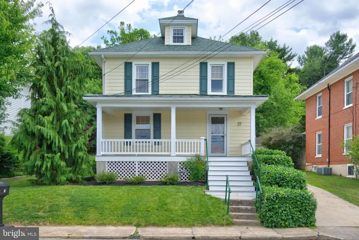 37 S Constitution Ave, New Freedom, PA 17349 - #1