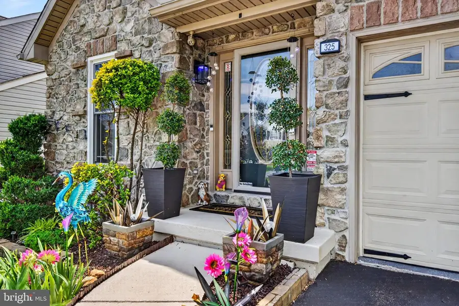 325 Thomas Armor Dr, Windsor, PA 17366 - #2