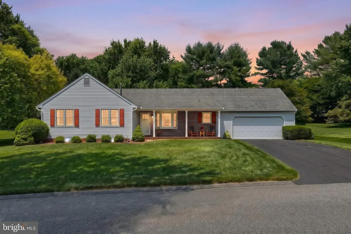 6 S Shaffer Dr, New Freedom, PA 17349 - #1