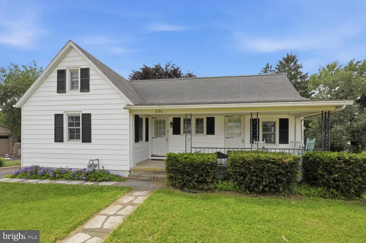 890 Melrose Ln, York, PA 17402 - #1