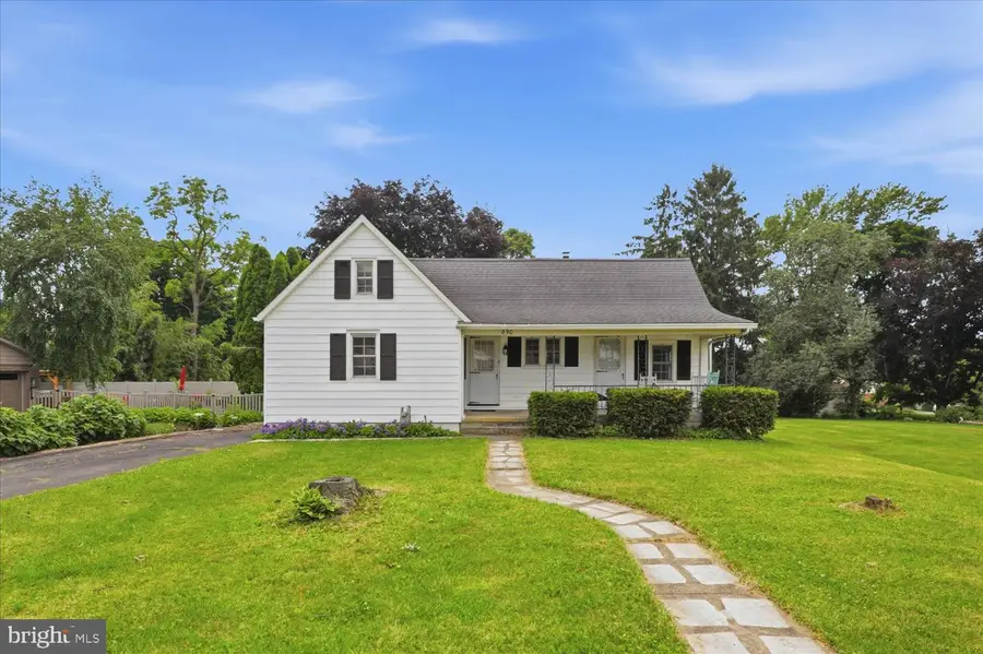 890 Melrose Ln, York, PA 17402 - #2