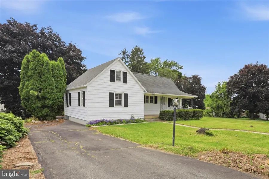 890 Melrose Ln, York, PA 17402 - #3