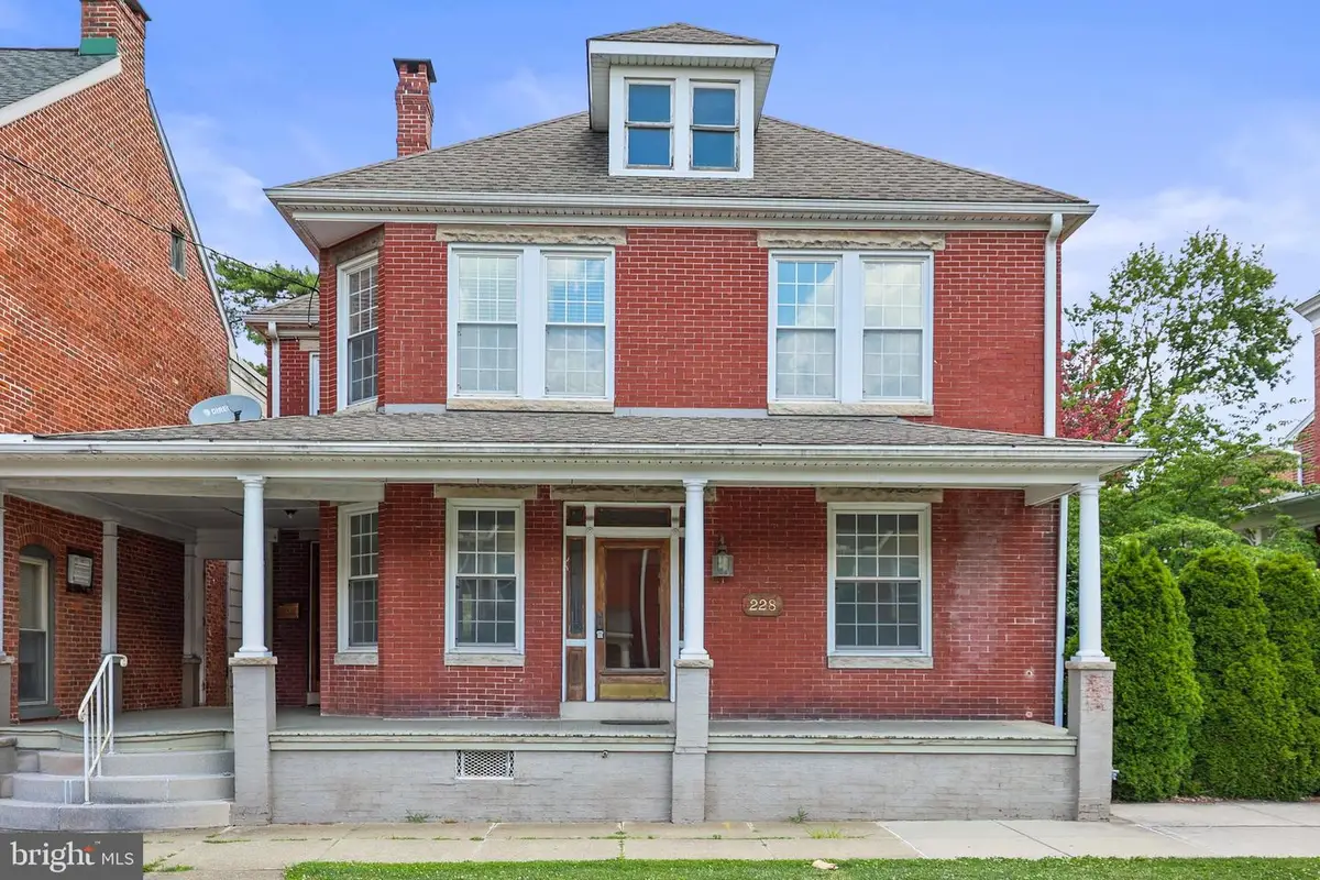 228 Baltimore St, Hanover, PA 17331 - #1