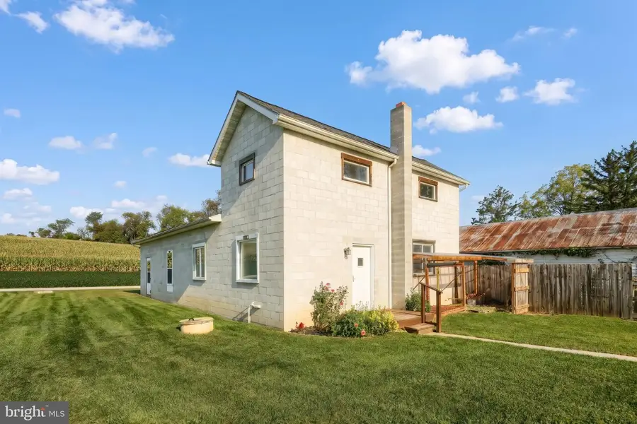 27 Hanover St, Spring Grove, PA 17362 - #3