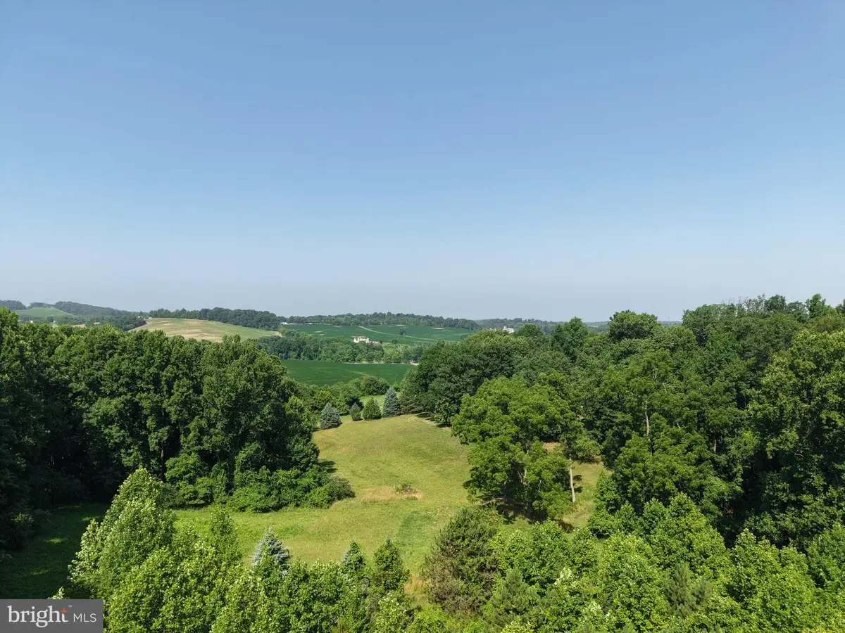 501 Tracey Rd, Hanover, PA 17331 - #1