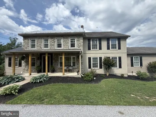 690 Academy Rd, YORK, PA 17406