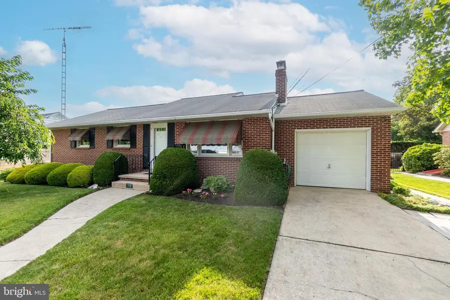 717 Mccosh St, Hanover, PA 17331 - #3