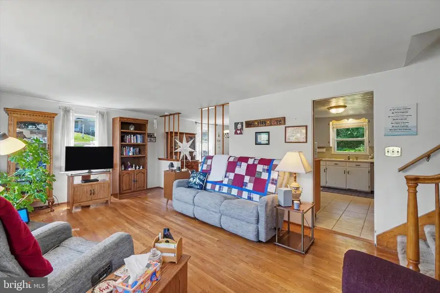 460 Skyview Dr, York, PA 17406 - #3