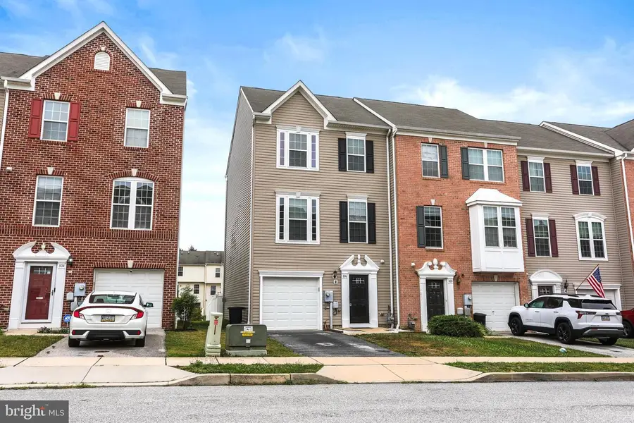 806 Blossom Dr, Hanover, PA 17331 - #3