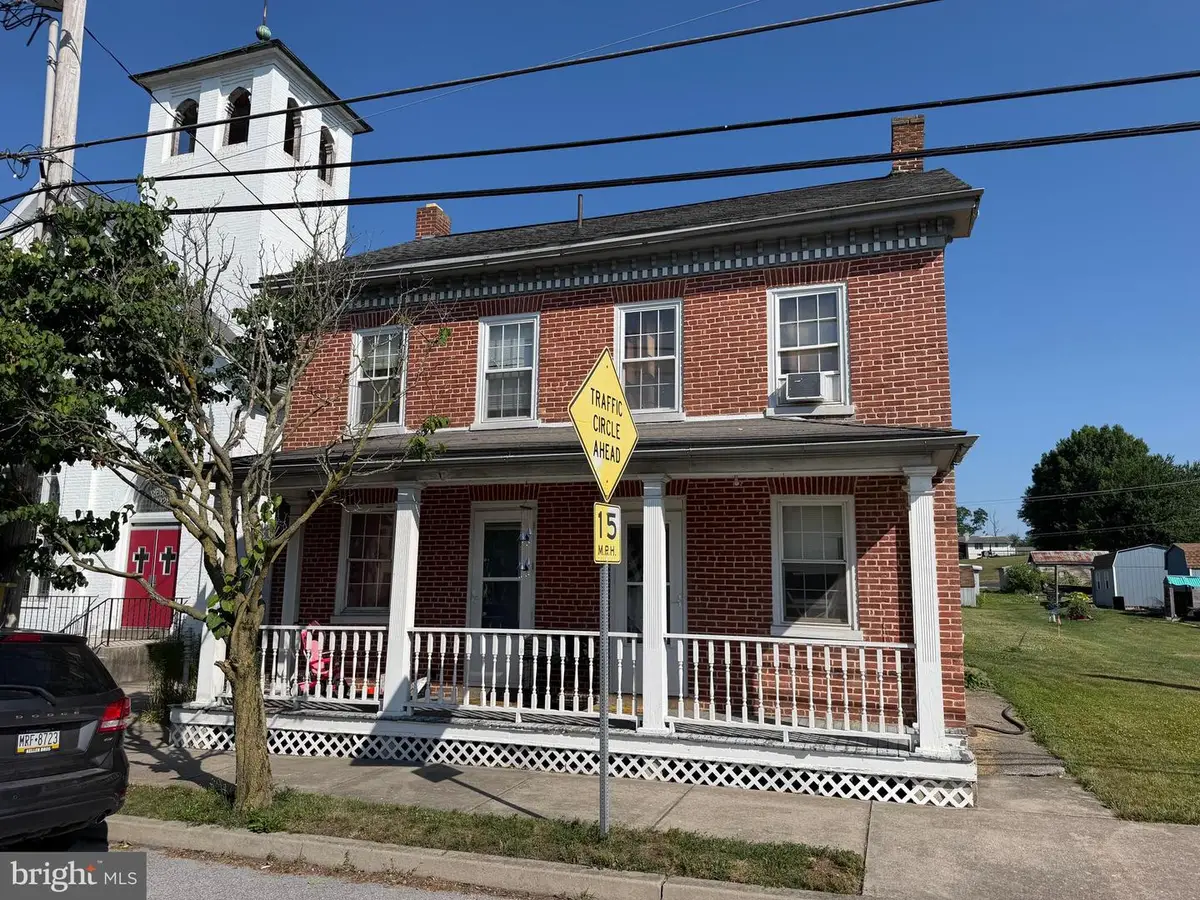 8 York St, Spring Grove, PA 17362 - #1