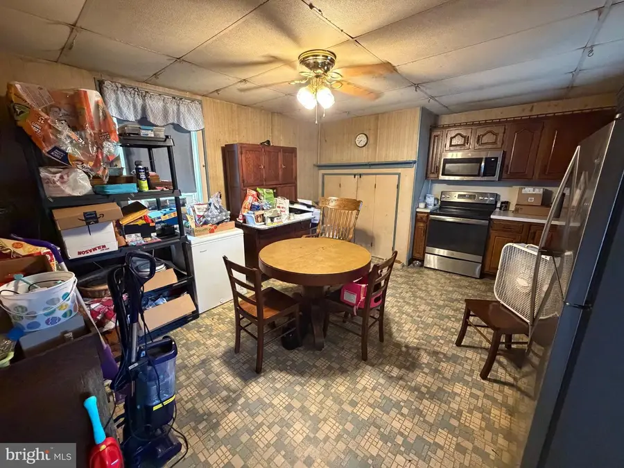8 York St, Spring Grove, PA 17362 - #2