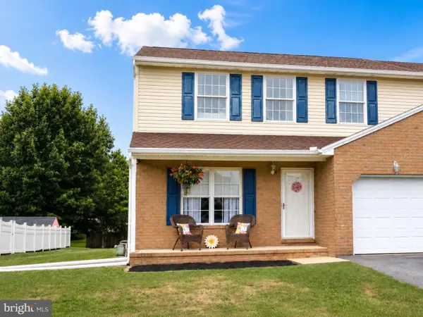 1990 Wyatt Cir, DOVER, PA 17315