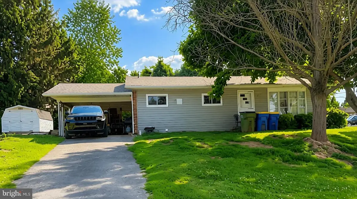 2070 Sandalwood Ct, York, PA 17404 - #1